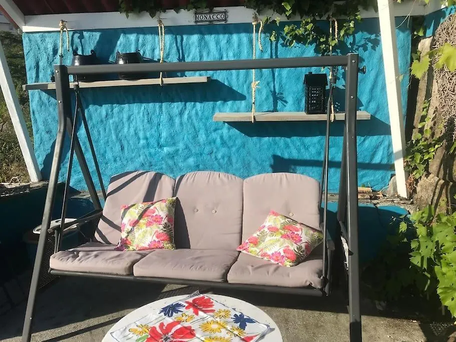 Sentrumsnaer Enebolig Med Stor Hage, 100 M Fra Badestrand Bergen